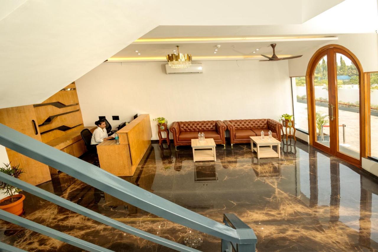 Krown Palace Resort سيلفاسا المظهر الخارجي الصورة