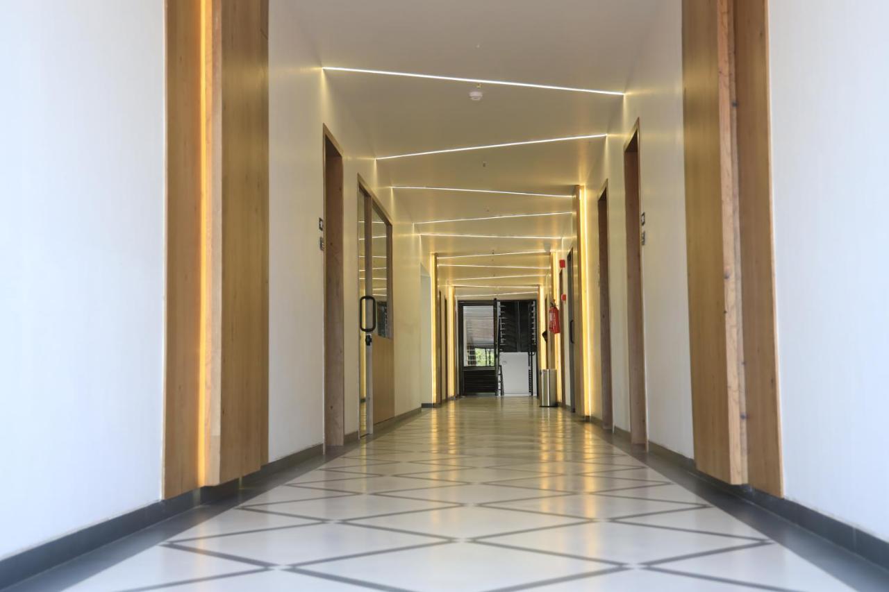Krown Palace Resort سيلفاسا المظهر الخارجي الصورة