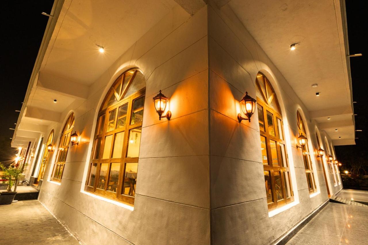 Krown Palace Resort سيلفاسا المظهر الخارجي الصورة