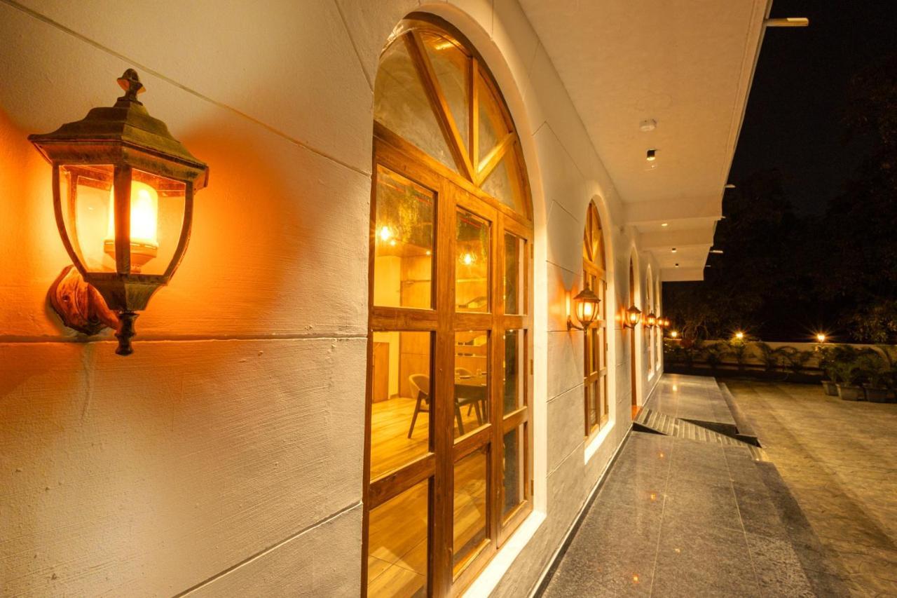 Krown Palace Resort سيلفاسا المظهر الخارجي الصورة