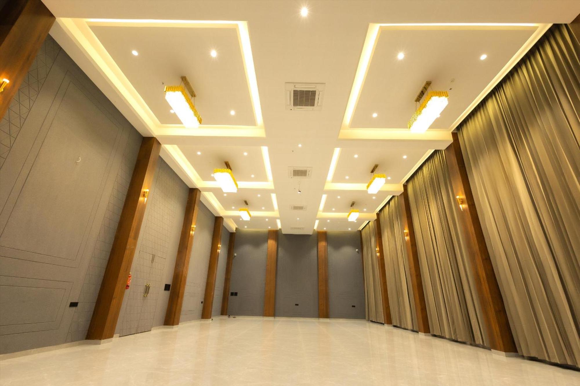 Krown Palace Resort سيلفاسا المظهر الخارجي الصورة