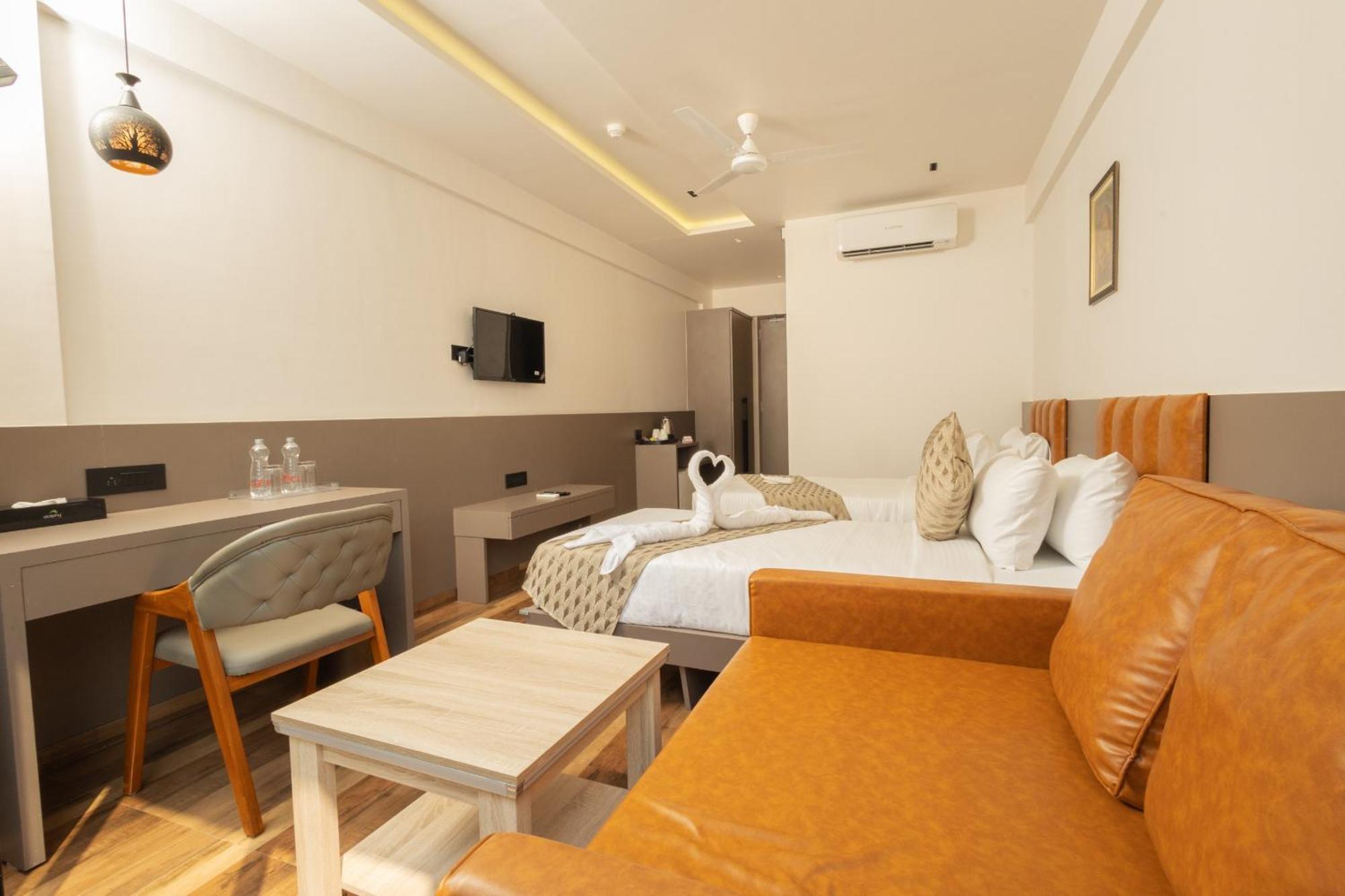 Krown Palace Resort سيلفاسا المظهر الخارجي الصورة